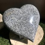 coeur-massif-granit-gris